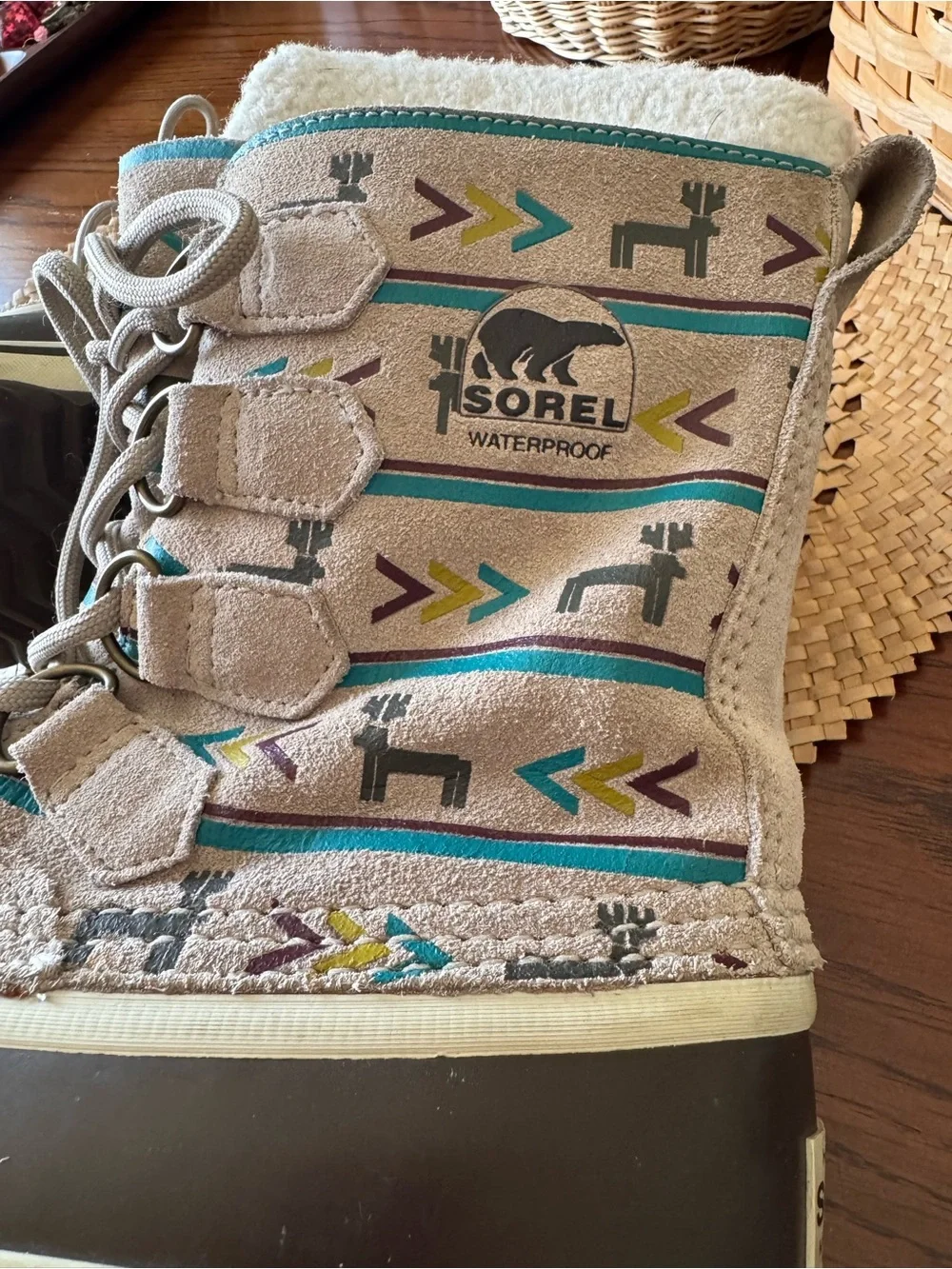 SOREL Deer Caribou Print Waterproof Women's Boots sz 6 Graphic Brown aztec Lace